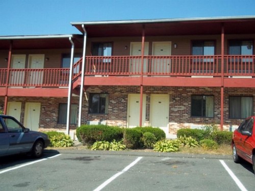 Naugatuck Motor Lodge - image 4