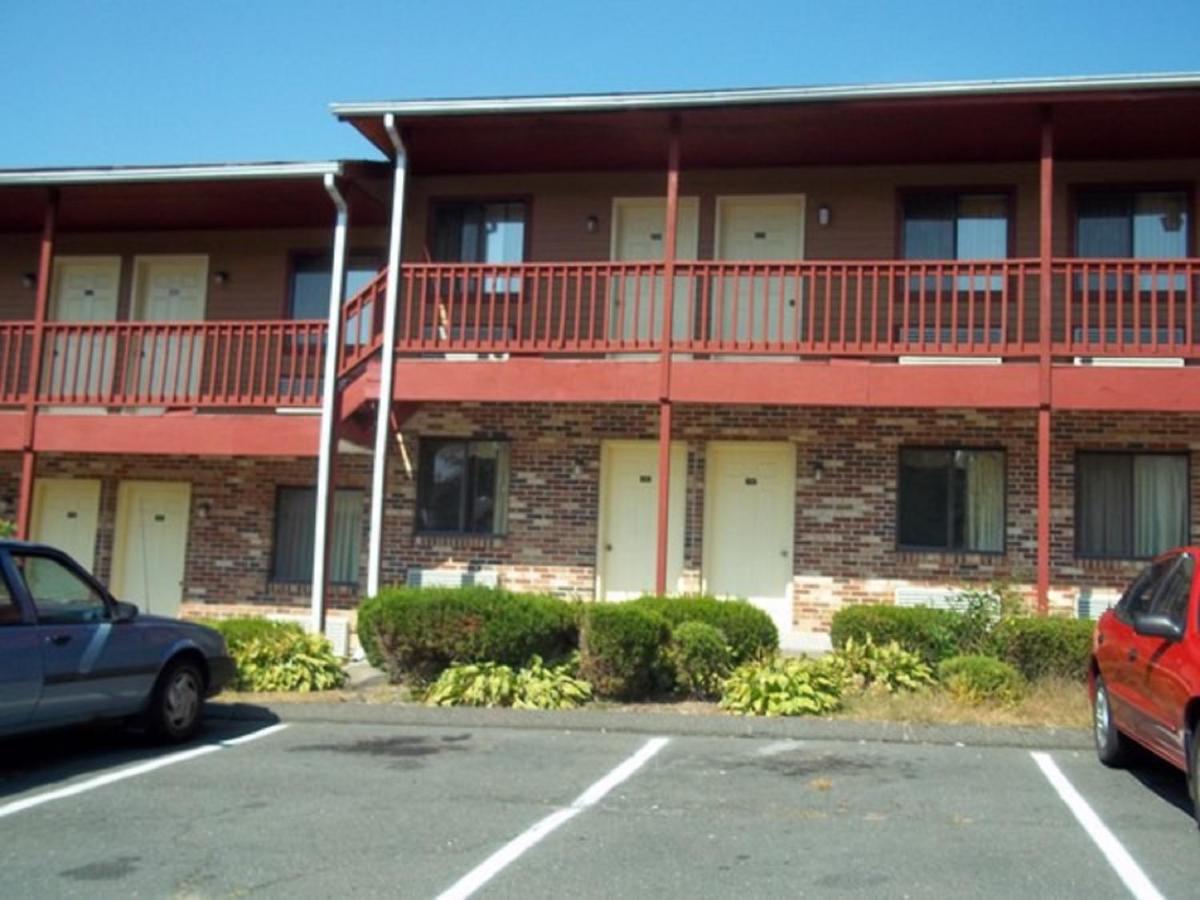 Naugatuck Motor Lodge - image 4