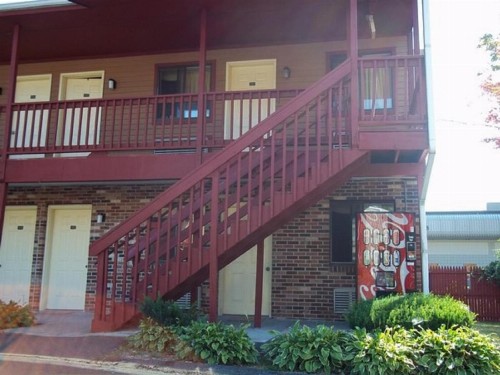 Naugatuck Motor Lodge - image 5