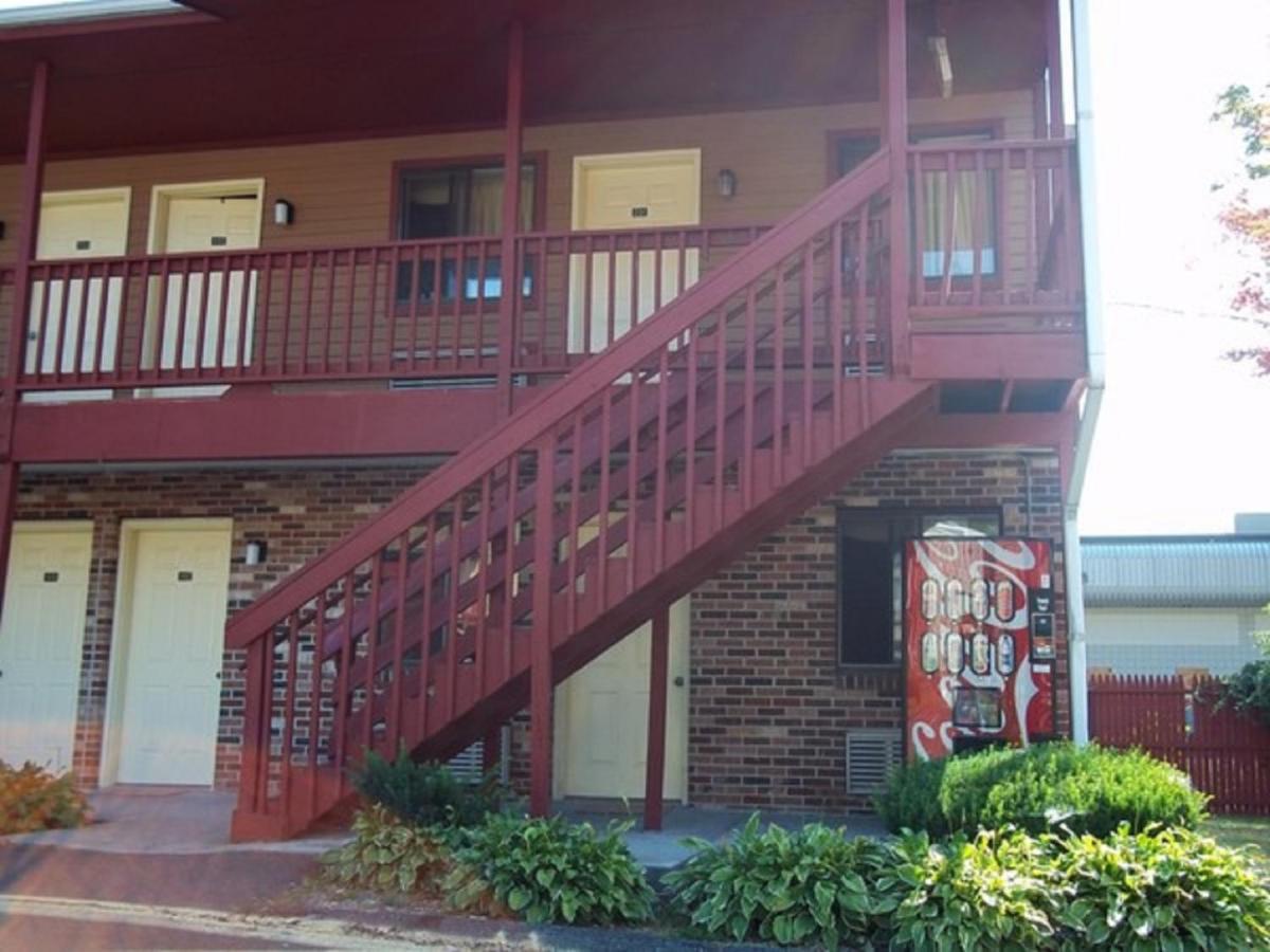 Naugatuck Motor Lodge - image 5