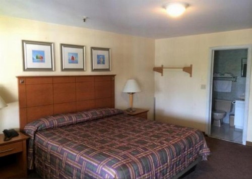 Naugatuck Motor Lodge - image 8