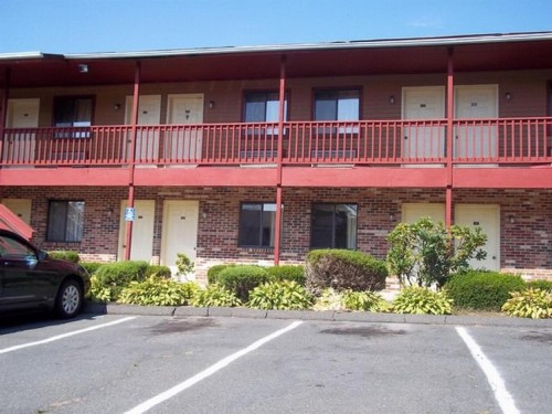 Naugatuck Motor Lodge - image 9
