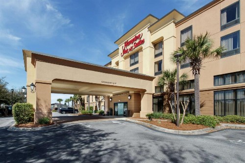 Hampton Inn & Suites Navarre - image 1