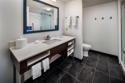 Hampton Inn & Suites Navarre - image 17
