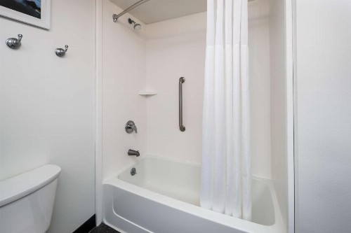 Hampton Inn & Suites Navarre - image 18