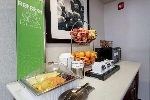 Hampton Inn & Suites Navarre - image 20