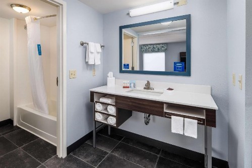 Hampton Inn & Suites Navarre - image 21