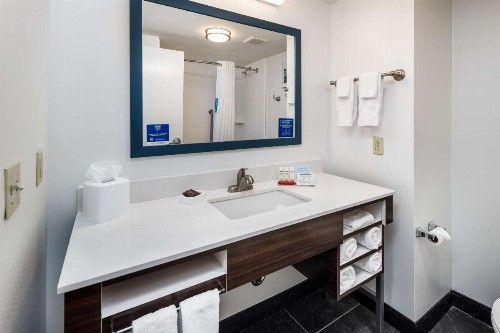 Hampton Inn & Suites Navarre - image 27