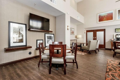 Hampton Inn & Suites Navarre - image 8