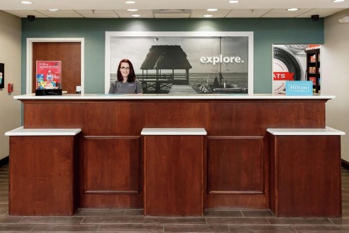 Hampton Inn & Suites Navarre - image 9