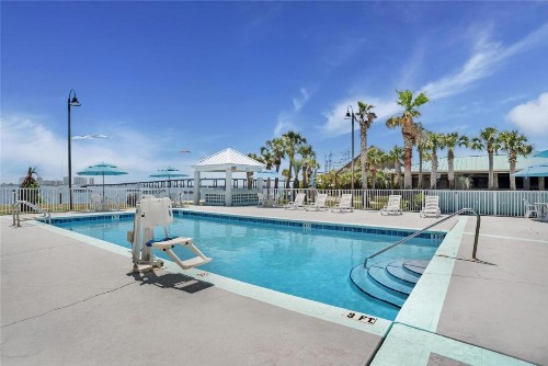 Best Western Navarre Waterfront - image 2
