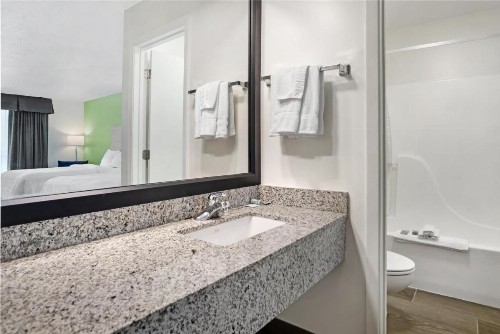 Best Western Navarre Waterfront - image 20