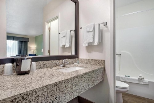 Best Western Navarre Waterfront - image 23