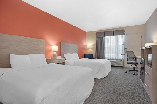 Best Western Navarre Waterfront - image 25