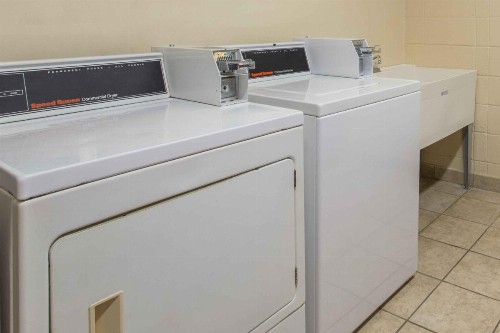 Days Inn & Suites by Wyndham Navarre Conference Center - image 10