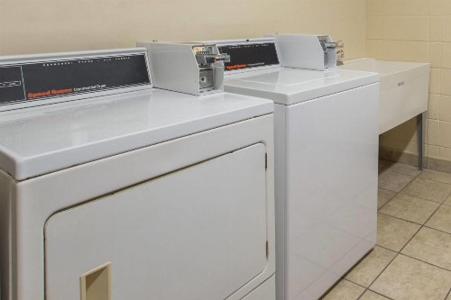 Days Inn & Suites by Wyndham Navarre Conference Center - image 31