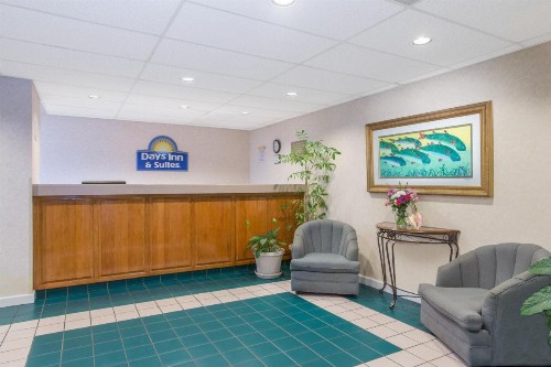 Days Inn & Suites by Wyndham Navarre Conference Center - image 5