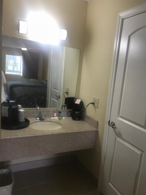 Navasota Inn - image 11