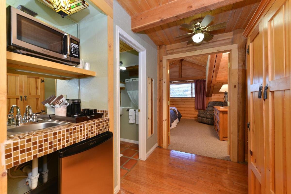 The Boulder Creek Lodge - image 7