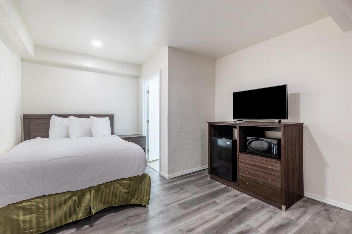 Econo Lodge - main image