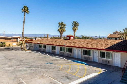 Econo Lodge - image 13