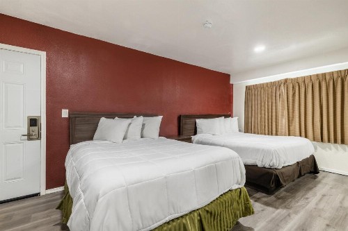Econo Lodge - image 7