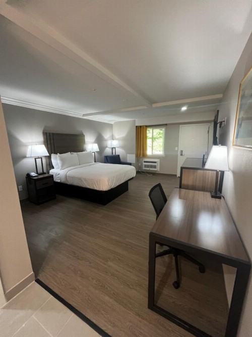 Northern Queen Inn - image 2