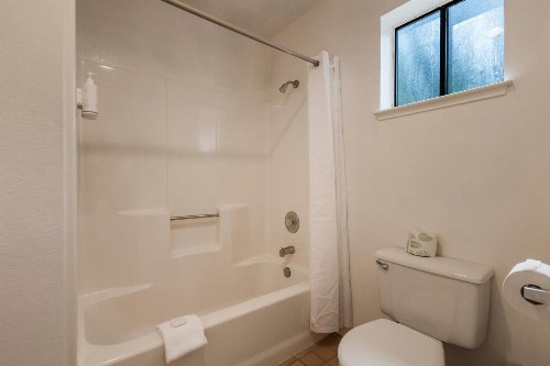 Northern Queen Inn - image 49