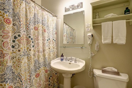 Broad Street Inn - image 18