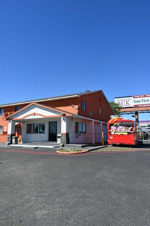 Howard Johnson by Wyndham Near Schlitterbahn - image 10
