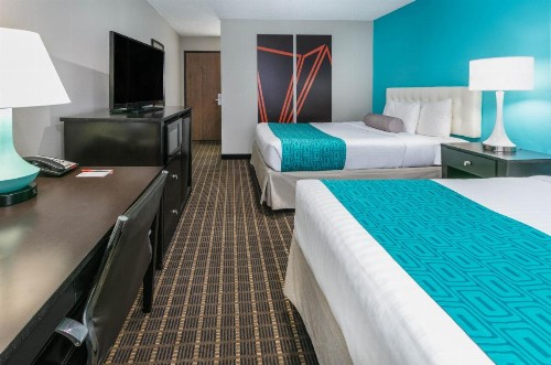 Howard Johnson by Wyndham Near Schlitterbahn - image 15