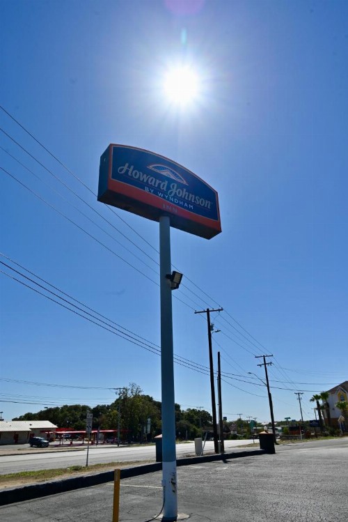 Howard Johnson by Wyndham Near Schlitterbahn - image 18