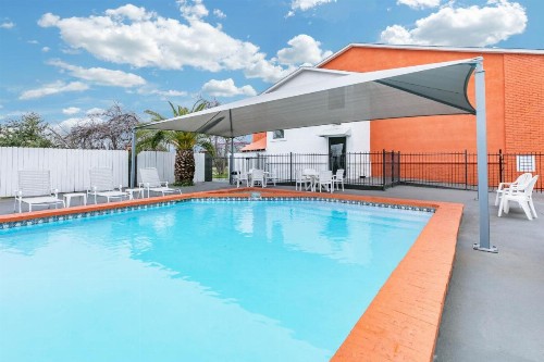 Howard Johnson by Wyndham Near Schlitterbahn - image 19