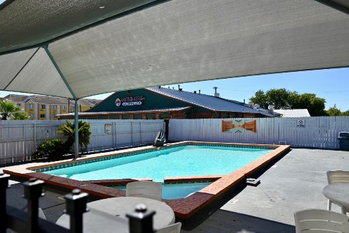 Howard Johnson by Wyndham Near Schlitterbahn - image 28
