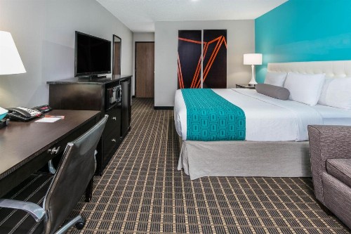 Howard Johnson by Wyndham Near Schlitterbahn - image 30