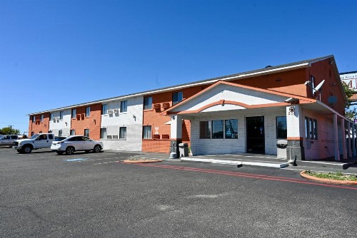 Howard Johnson by Wyndham Near Schlitterbahn - image 5