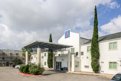 Motel 6 New Braunfels - image 2