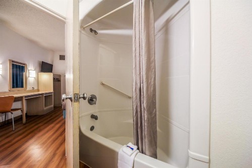 Motel 6 New Braunfels - image 25