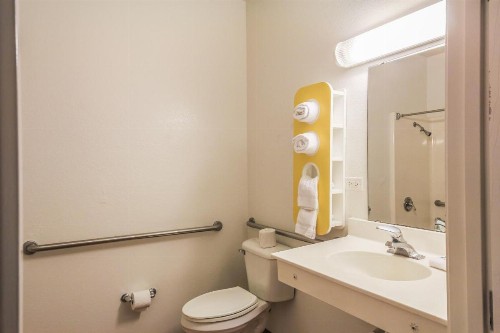 Motel 6 New Braunfels - image 31