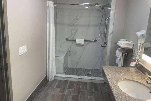 Days Inn by Wyndham New Braunfels - image 11