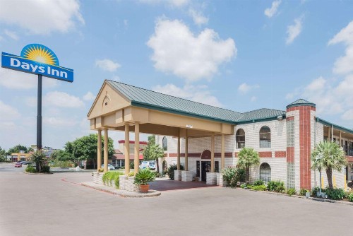 Days Inn by Wyndham New Braunfels - image 2