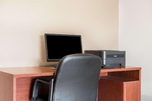 Days Inn by Wyndham New Braunfels - image 6