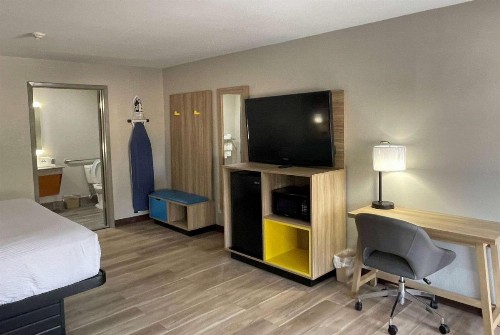 Days Inn by Wyndham New Braunfels - image 9