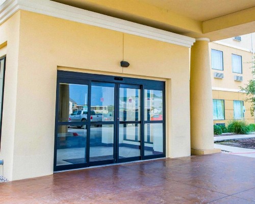 Sleep Inn and Suites New Braunfels - image 14