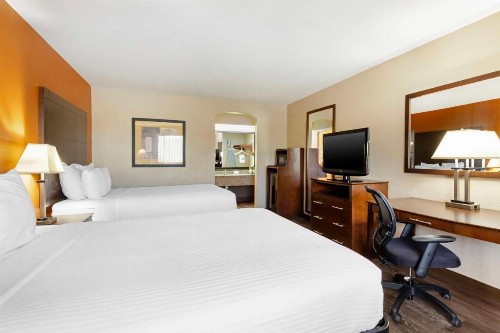 Best Western Inn & Suites - image 18
