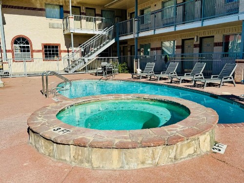 SureStay Hotel by Best Western New Braunfels - image 12
