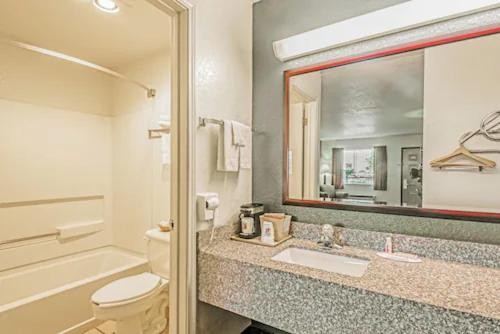 SureStay Hotel by Best Western New Braunfels - image 13