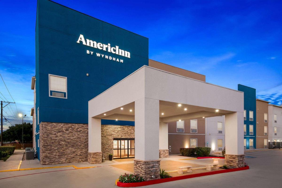 Econo Lodge Inn & Suites New Braunfels - image 2