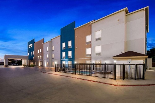 Econo Lodge Inn & Suites New Braunfels - image 4