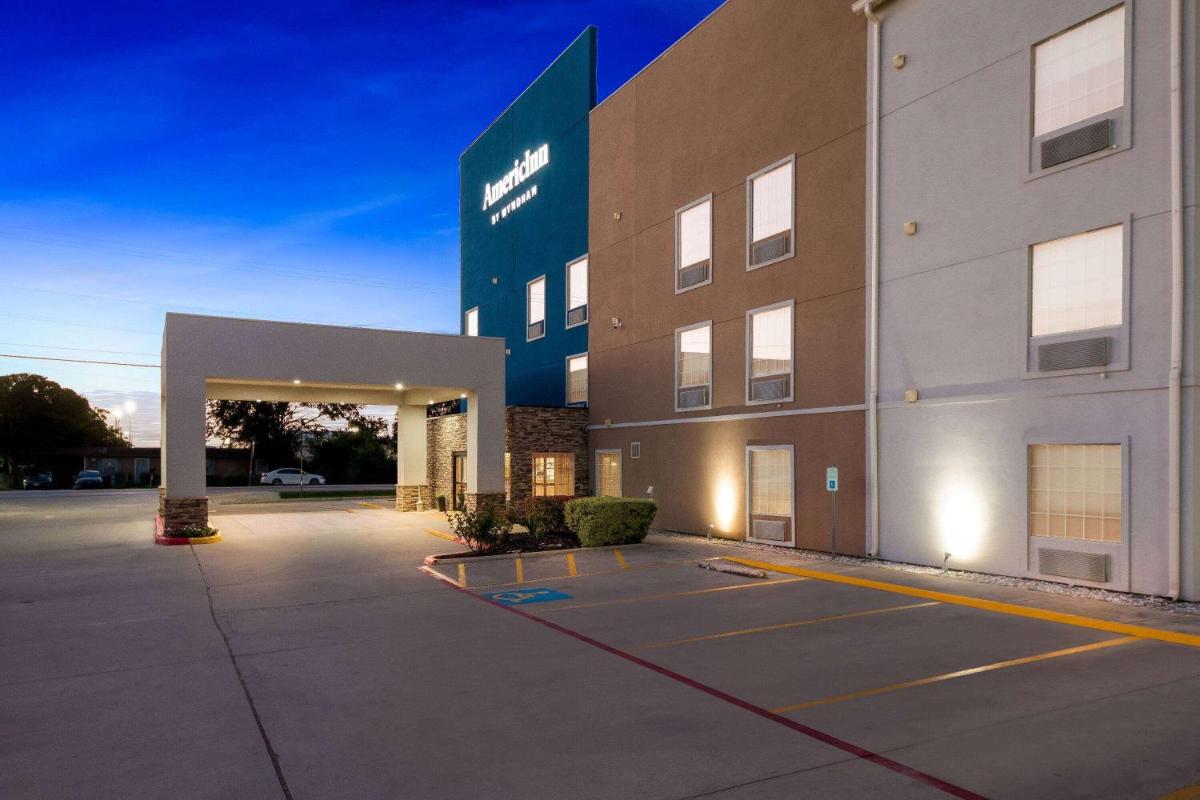 Econo Lodge Inn & Suites New Braunfels - image 5